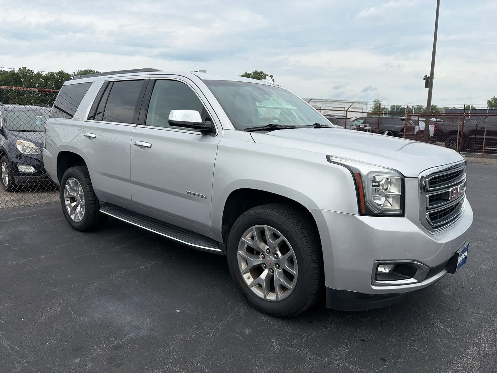 Used 2018 GMC Yukon SLT AWD/4WD image 2