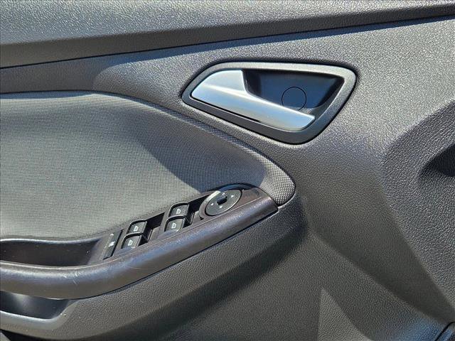 Used 2013 Ford Focus SE w/ SE Winter Pkg FWD image 11