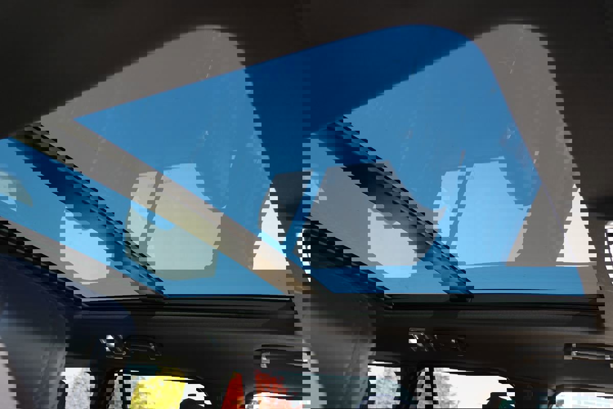 Used 2016 Land Rover Range Rover HSE image 16