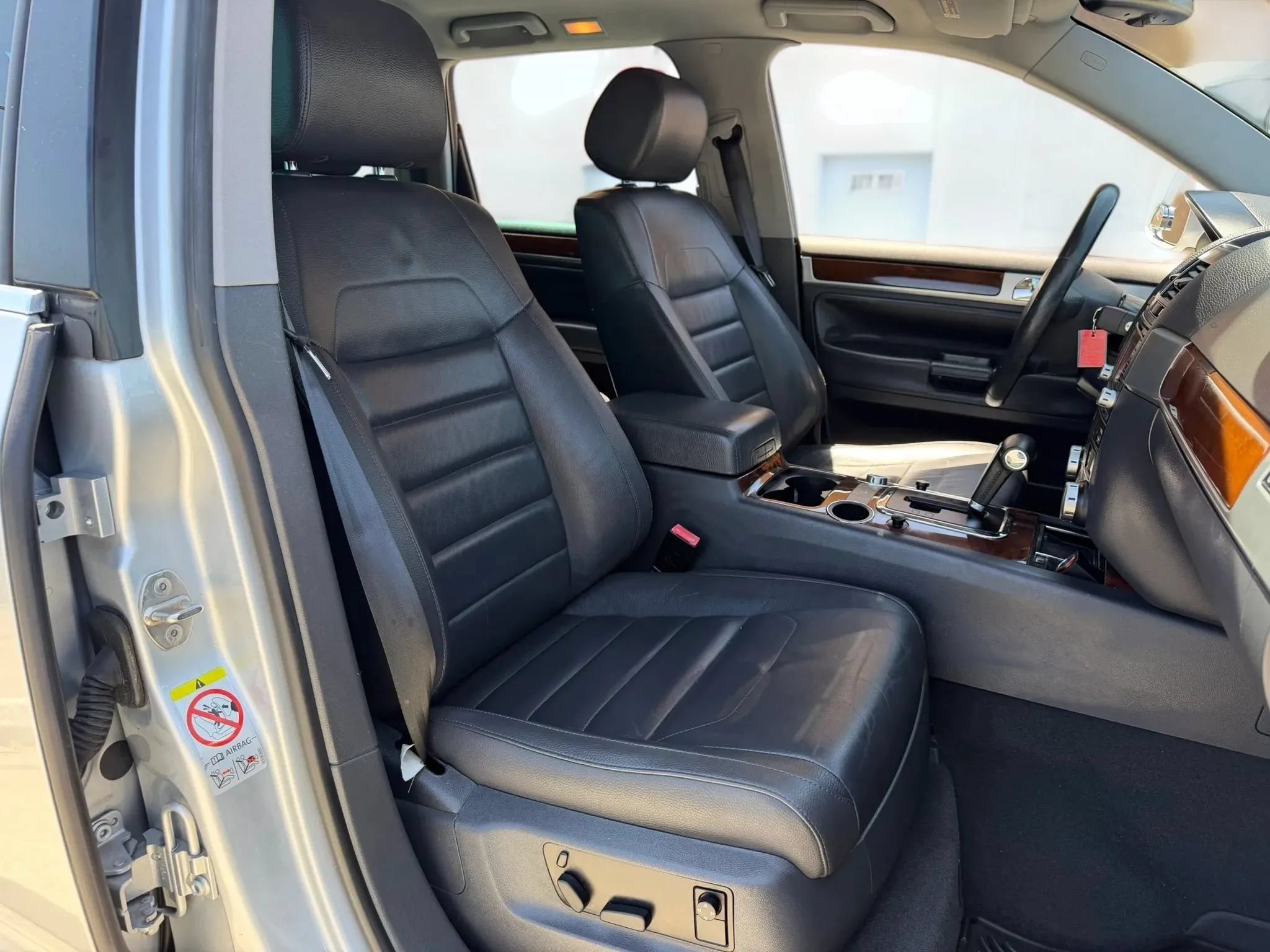 Used 2008 Volkswagen Touareg V6 AWD/4WD image 25