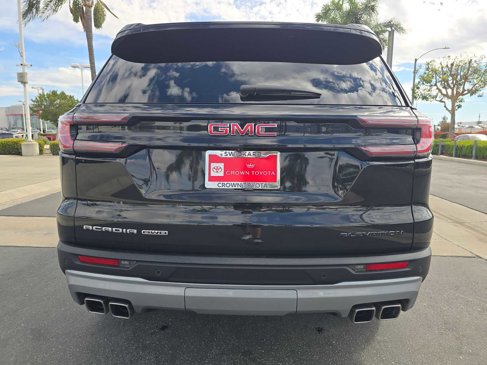 Used 2024 GMC Acadia Elevation image 15