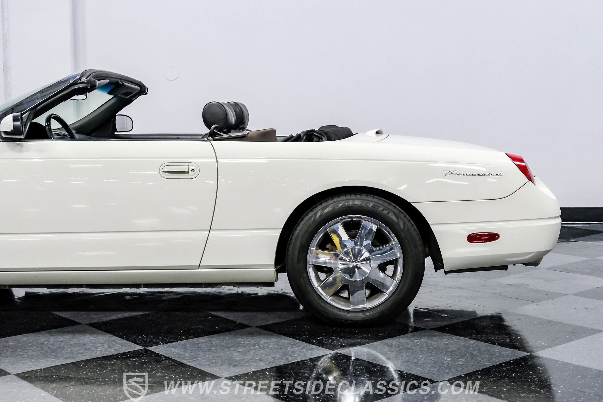Used 2002 Ford Thunderbird image 24
