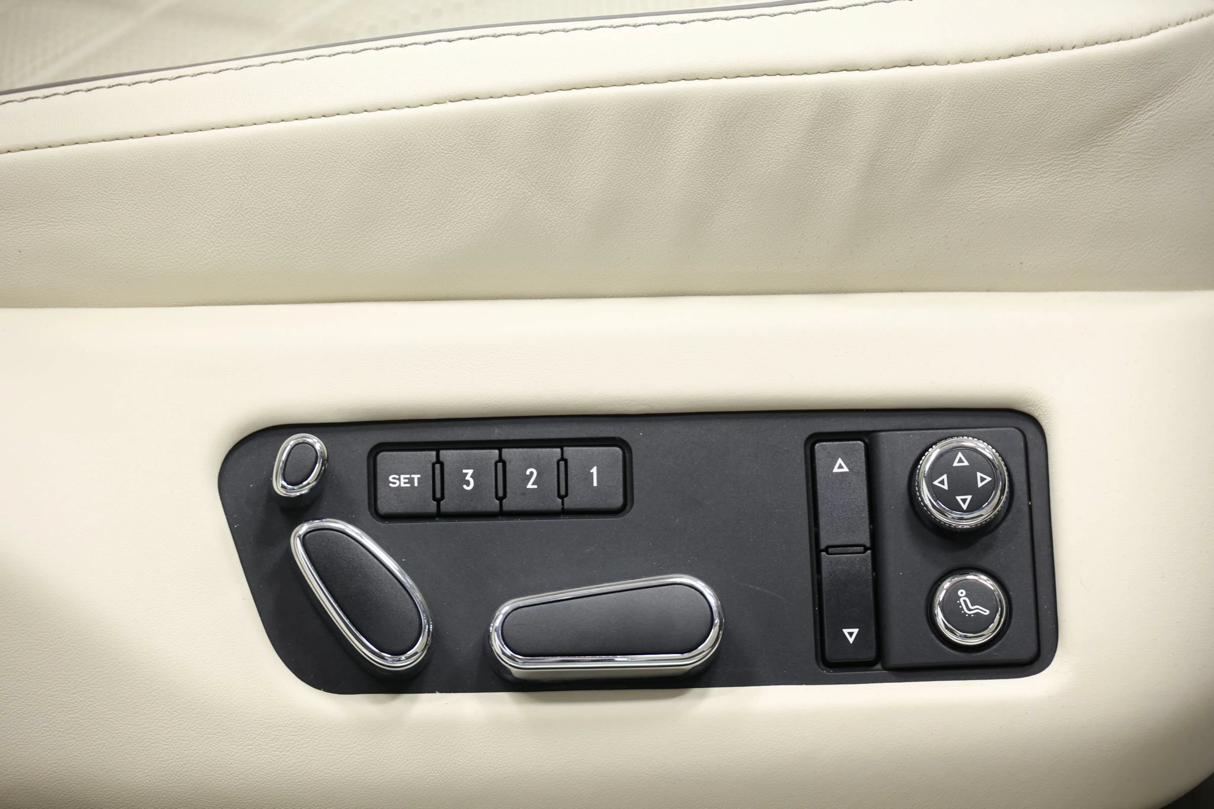 Used 2018 Bentley Flying Spur V8 AWD/4WD image 94
