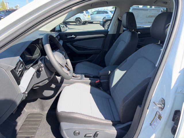 New 2027 Volkswagen Jetta SE FWD image 18