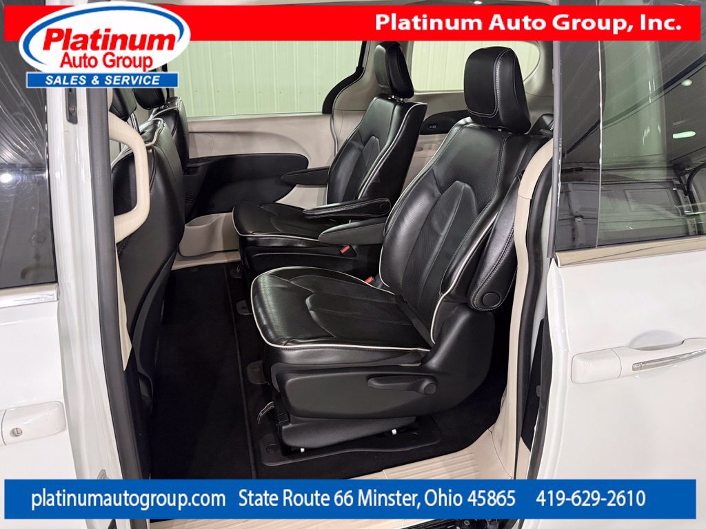 Used 2023 Chrysler Pacifica Limited FWD image 26