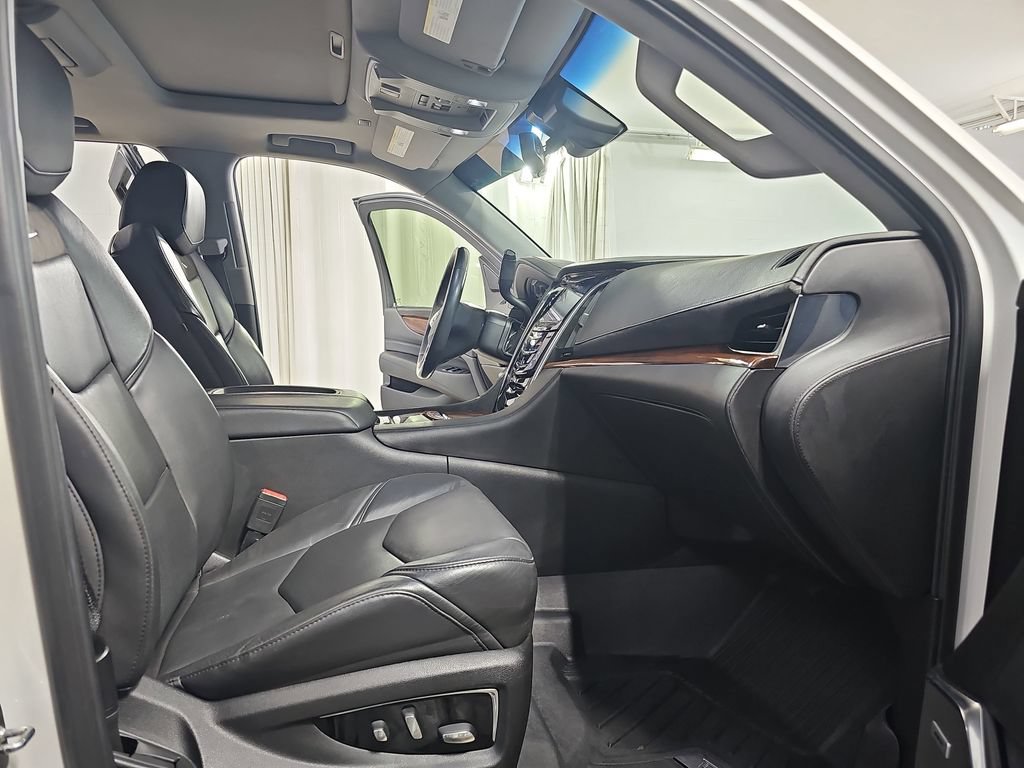 Certified 2018 Cadillac Escalade ESV Luxury AWD/4WD image 13