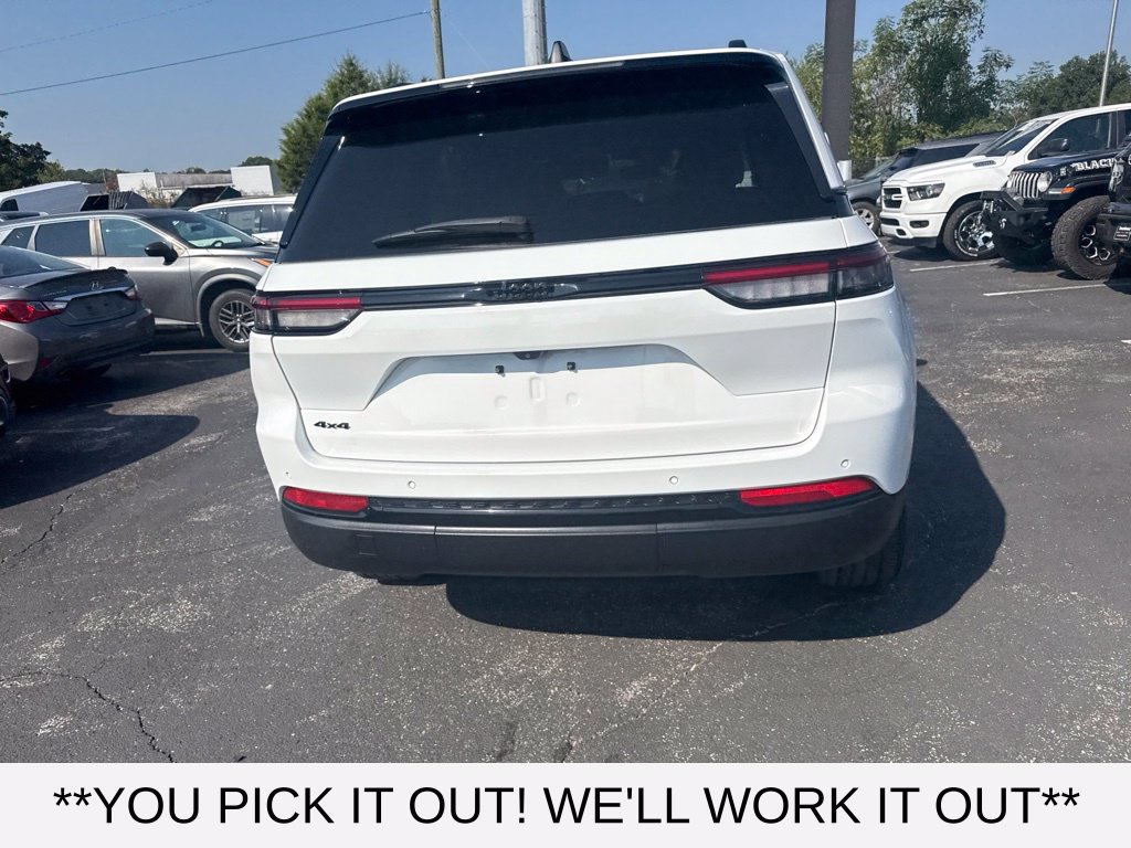 Used 2023 Jeep Grand Cherokee Altitude AWD/4WD image 6