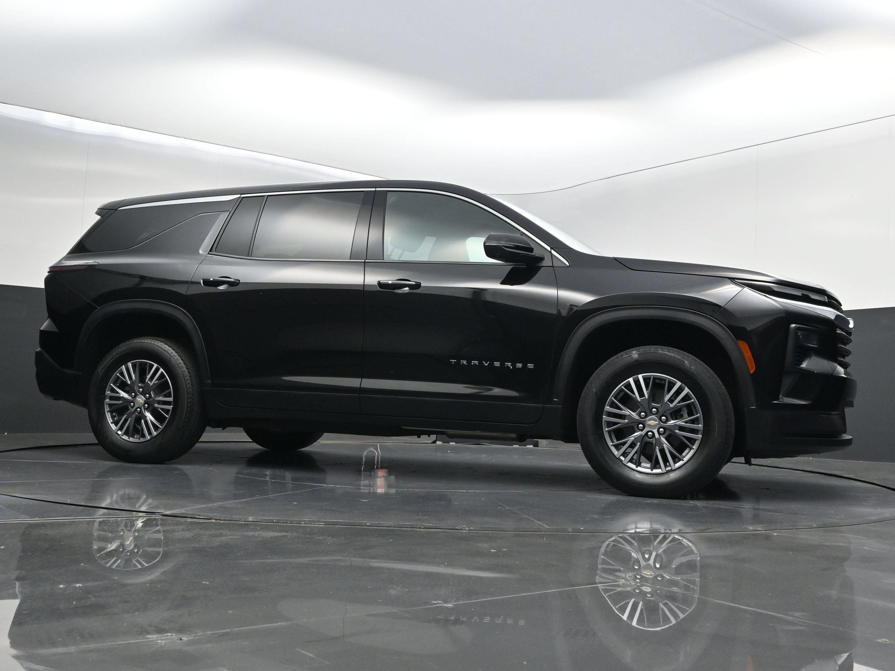 Certified 2024 Chevrolet Traverse LS FWD image 45