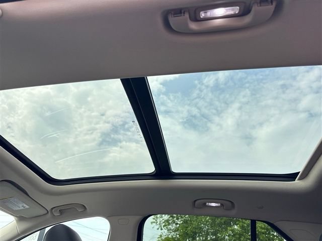 Used 2023 Buick Envision Avenir AWD/4WD image 26