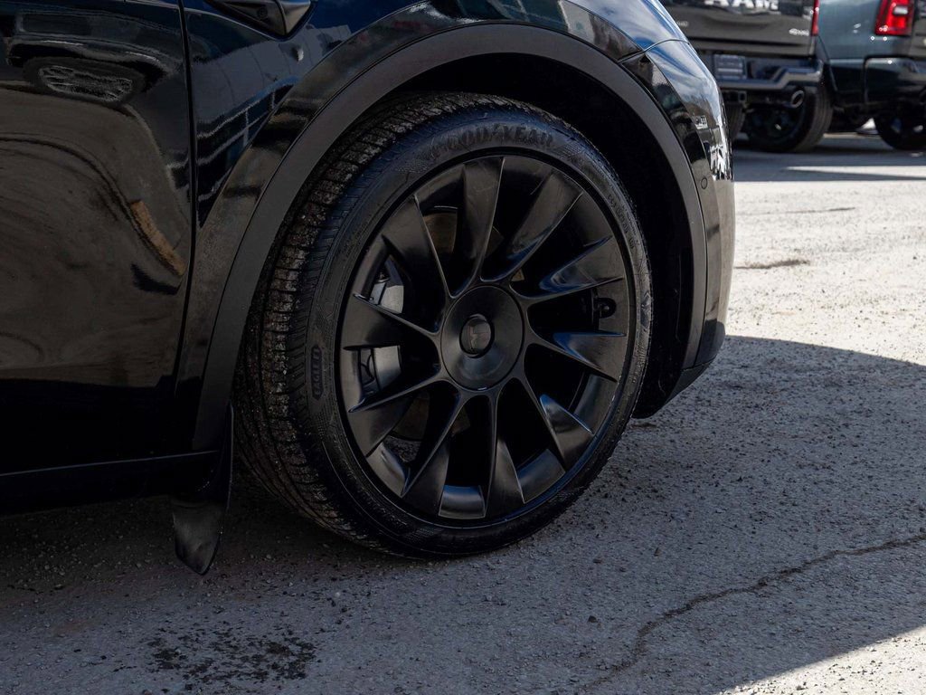 Used 2021 Tesla Model Y Long Range image 9