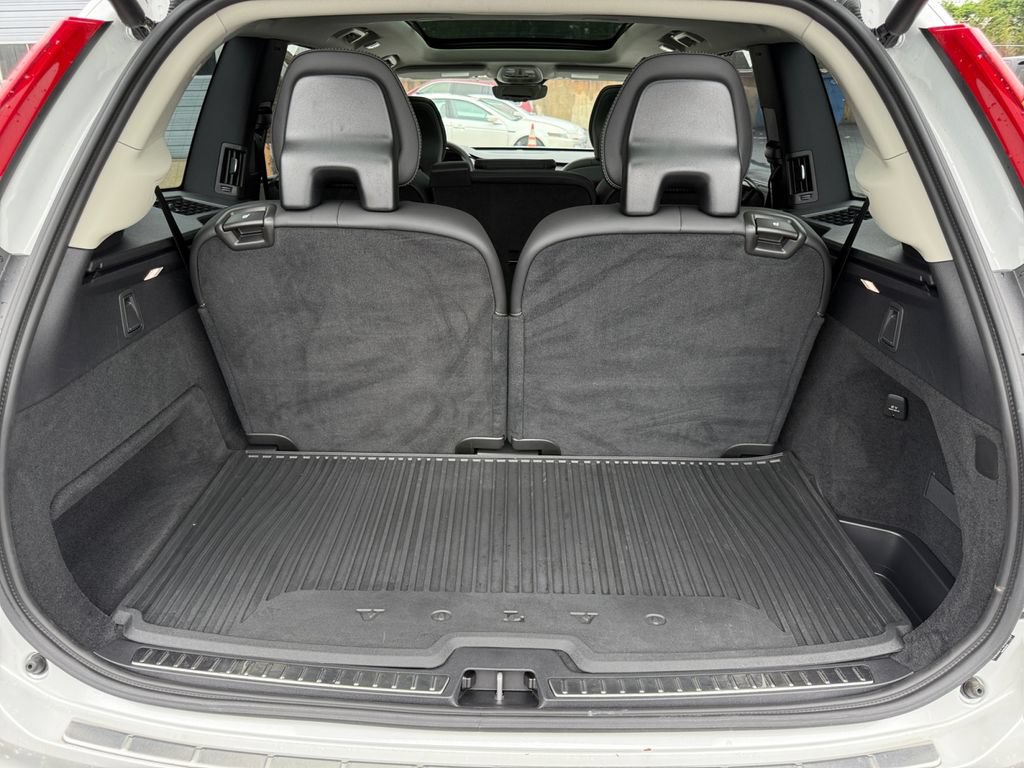 Used 2025 Volvo XC90 T8 Ultra w/ Protection Package Premier AWD/4WD image 24