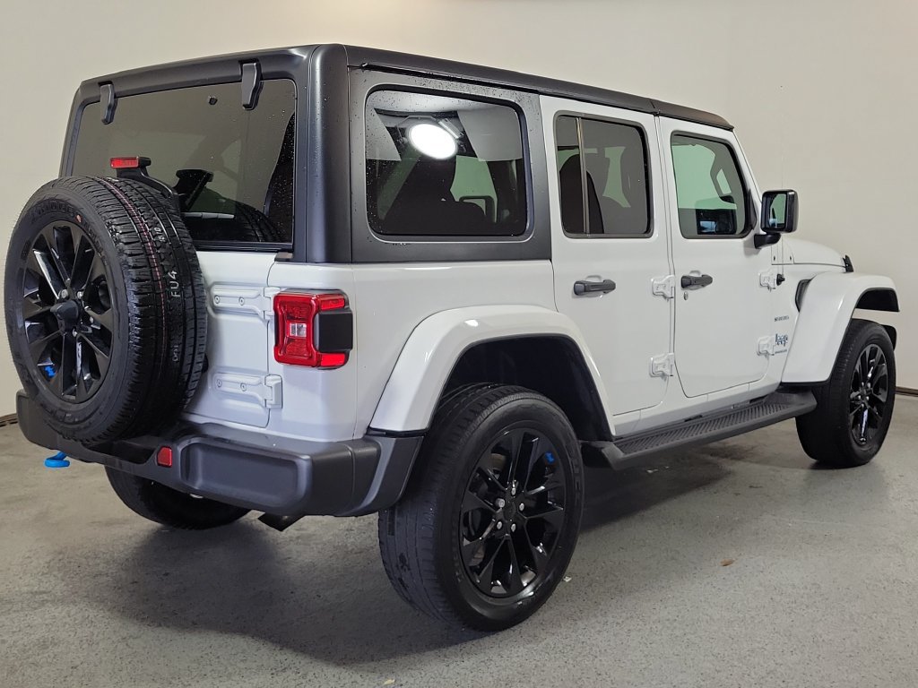 Used 2023 Jeep Wrangler Unlimited Sahara w/ Cold Weather Group AWD/4WD image 6