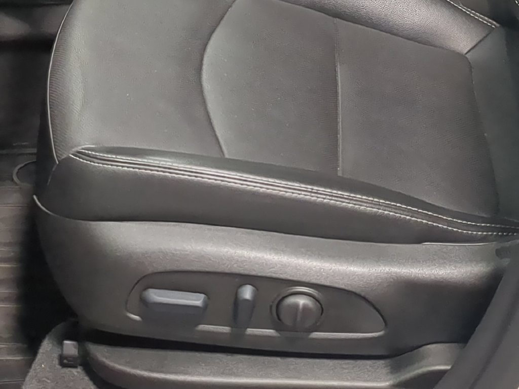 Used 2023 GMC Terrain SLT w/ Tech Package AWD/4WD image 21