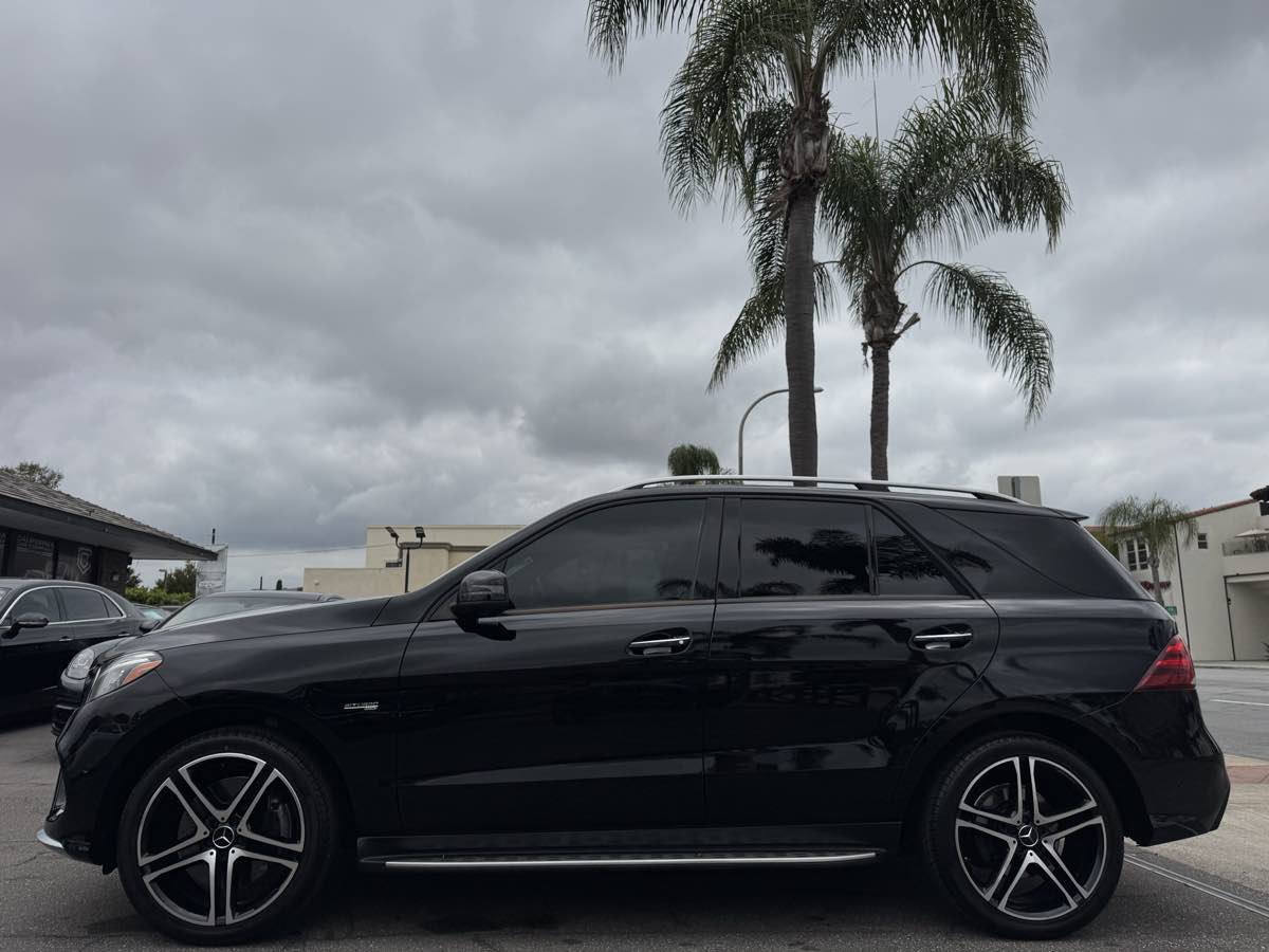 Used 2017 Mercedes-Benz GLE 43 AMG 4MATIC image 2