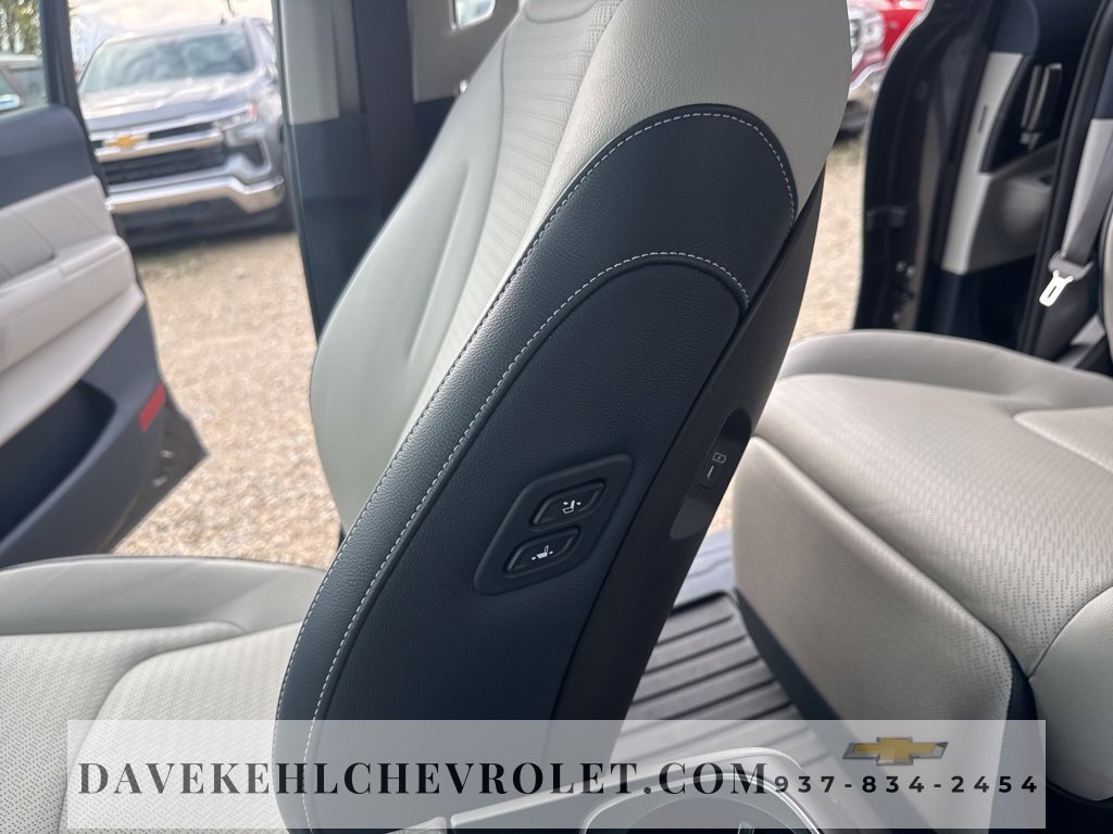 Used 2025 Kia Carnival SX Prestige image 17