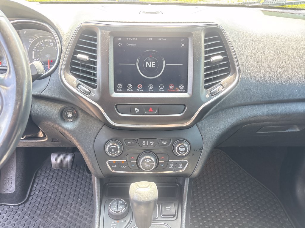 Used 2020 Jeep Cherokee Trailhawk AWD/4WD image 22