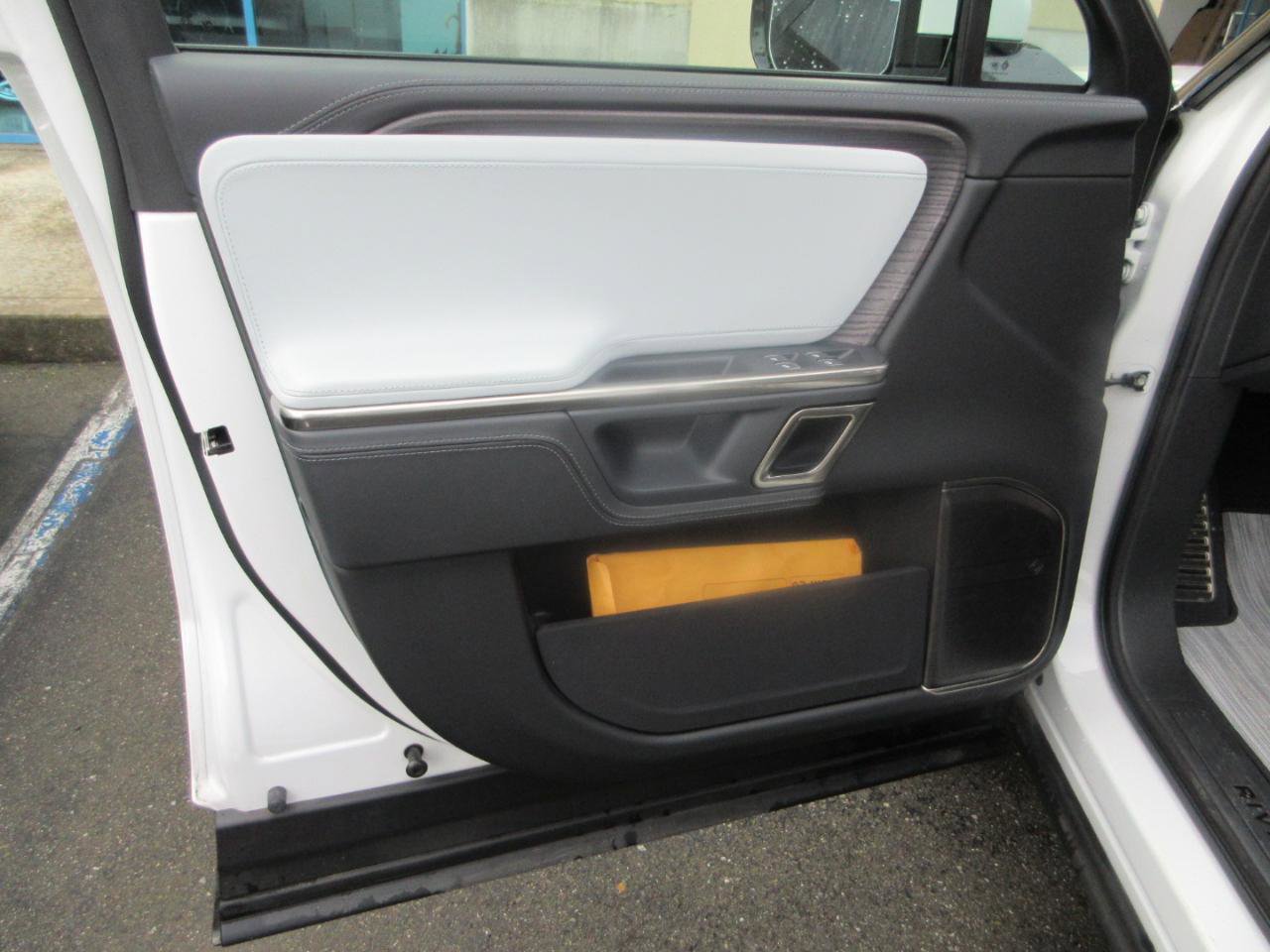 Used 2023 Rivian R1S Launch Edition image 5