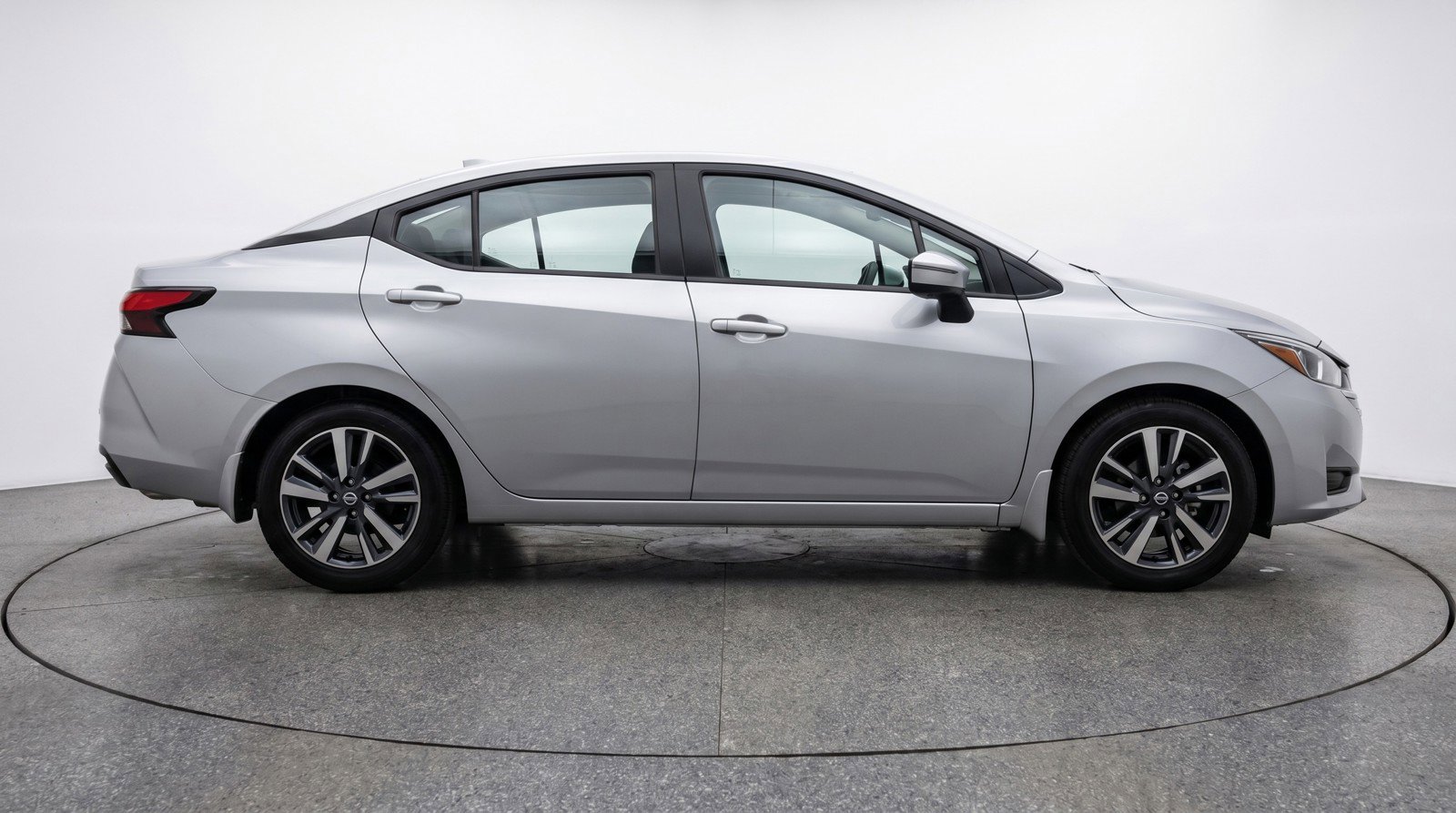Used 2025 Nissan Versa SV FWD image 11