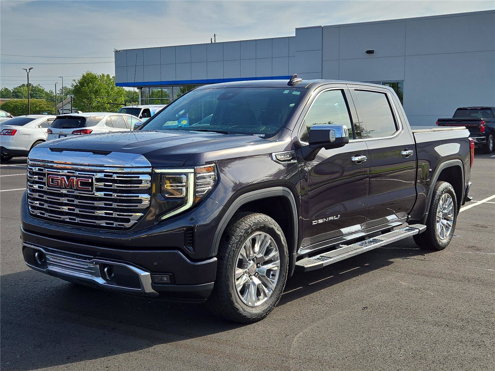 Used 2023 GMC Sierra 1500 Denali w/ Technology Package AWD/4WD image 2