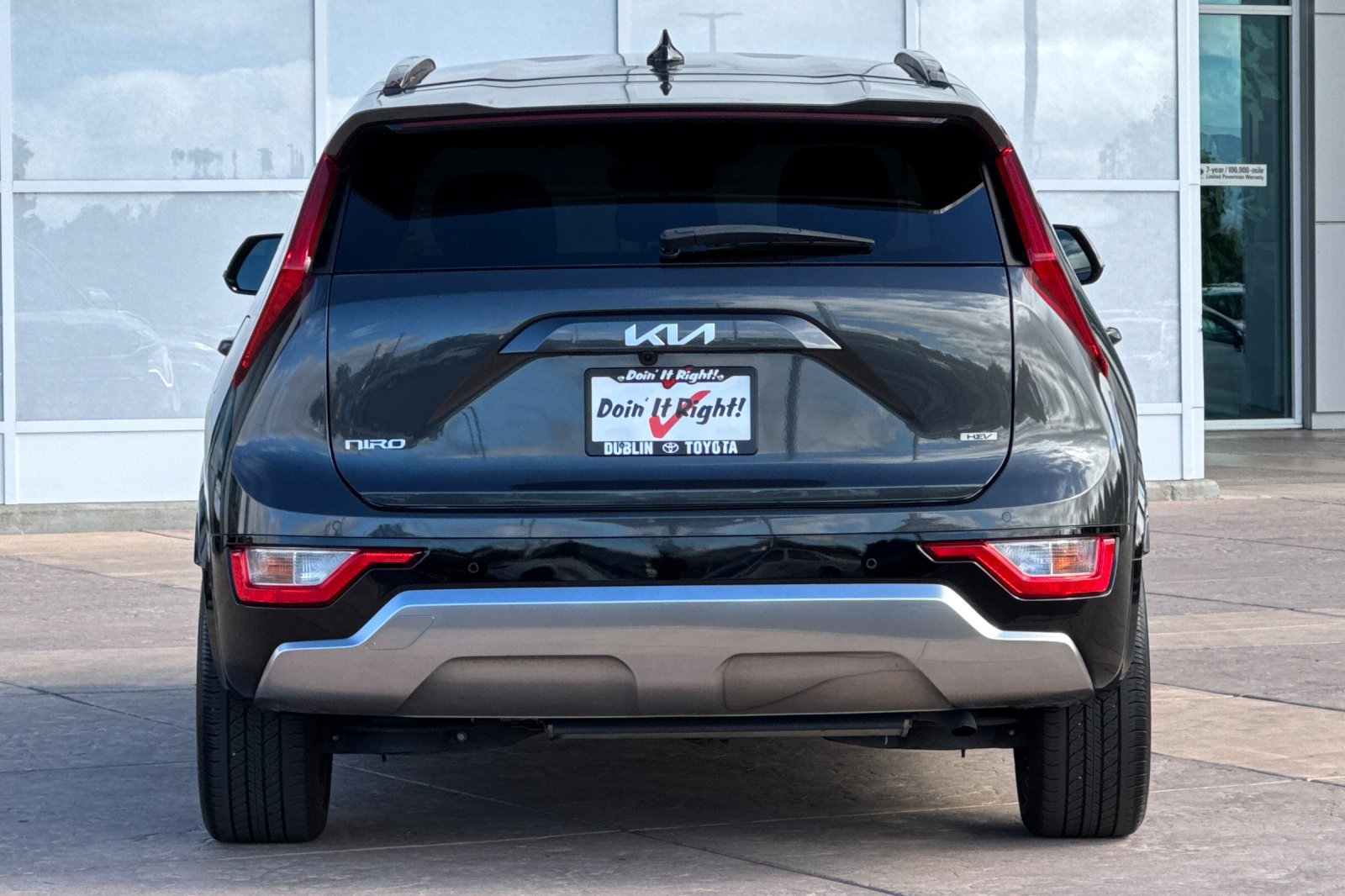 Used 2024 Kia Niro EX Touring FWD image 5