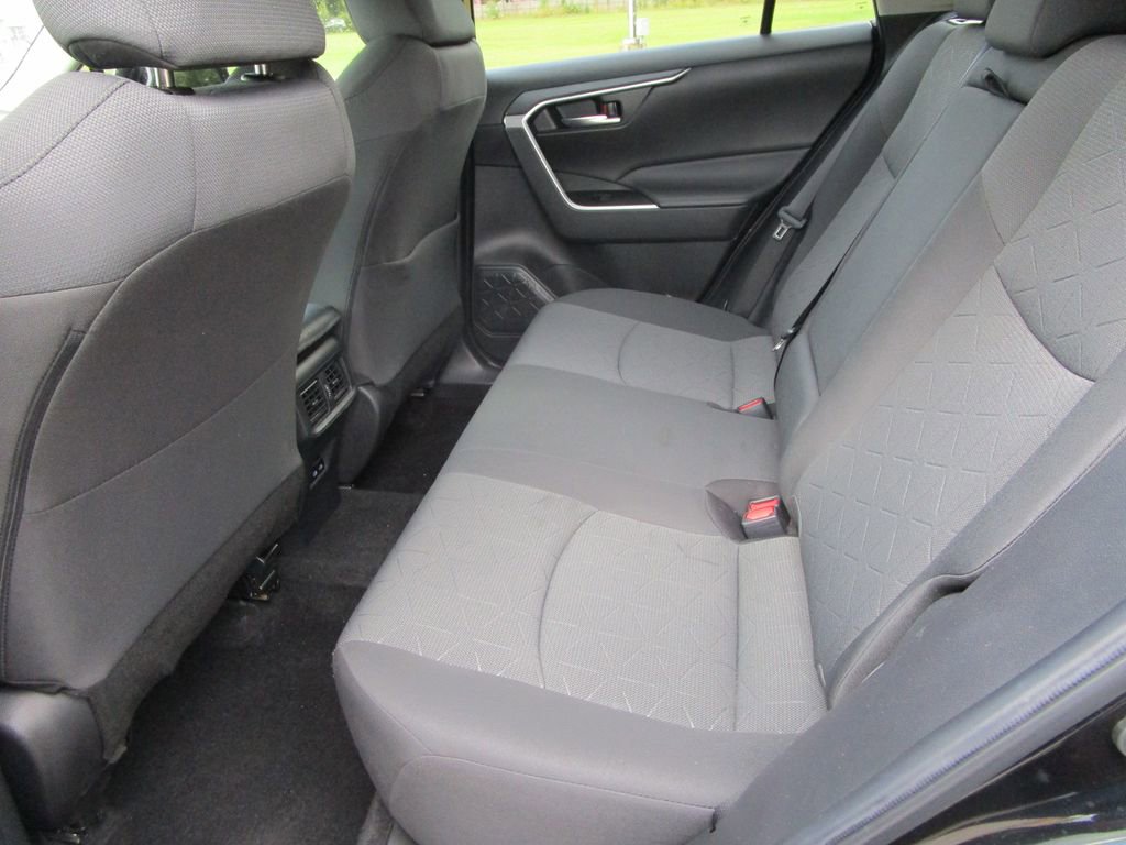 Used 2022 Toyota RAV4 XLE image 14