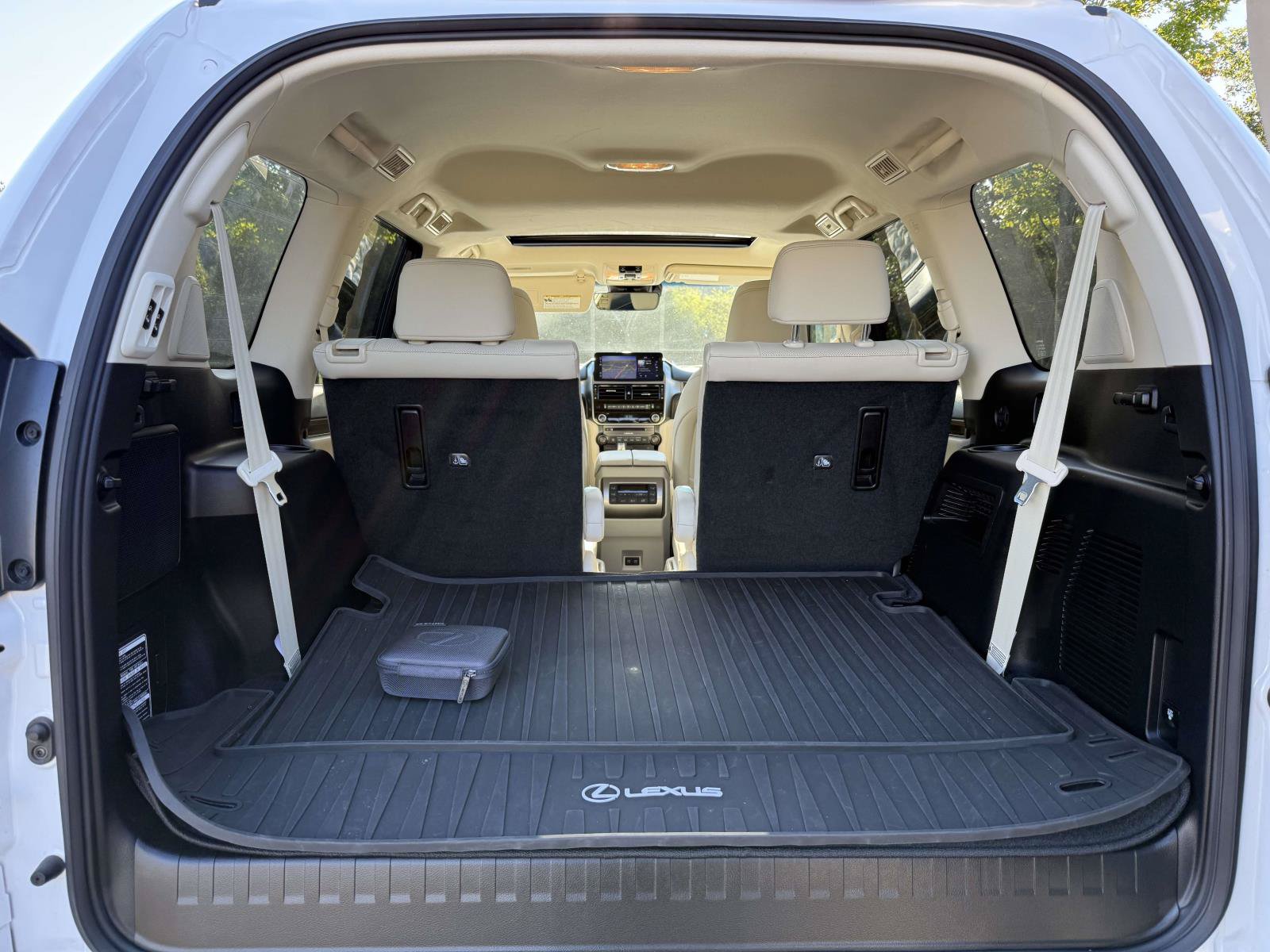 Used 2023 Lexus GX 460 Premium w/ Accessory Package AWD/4WD image 29
