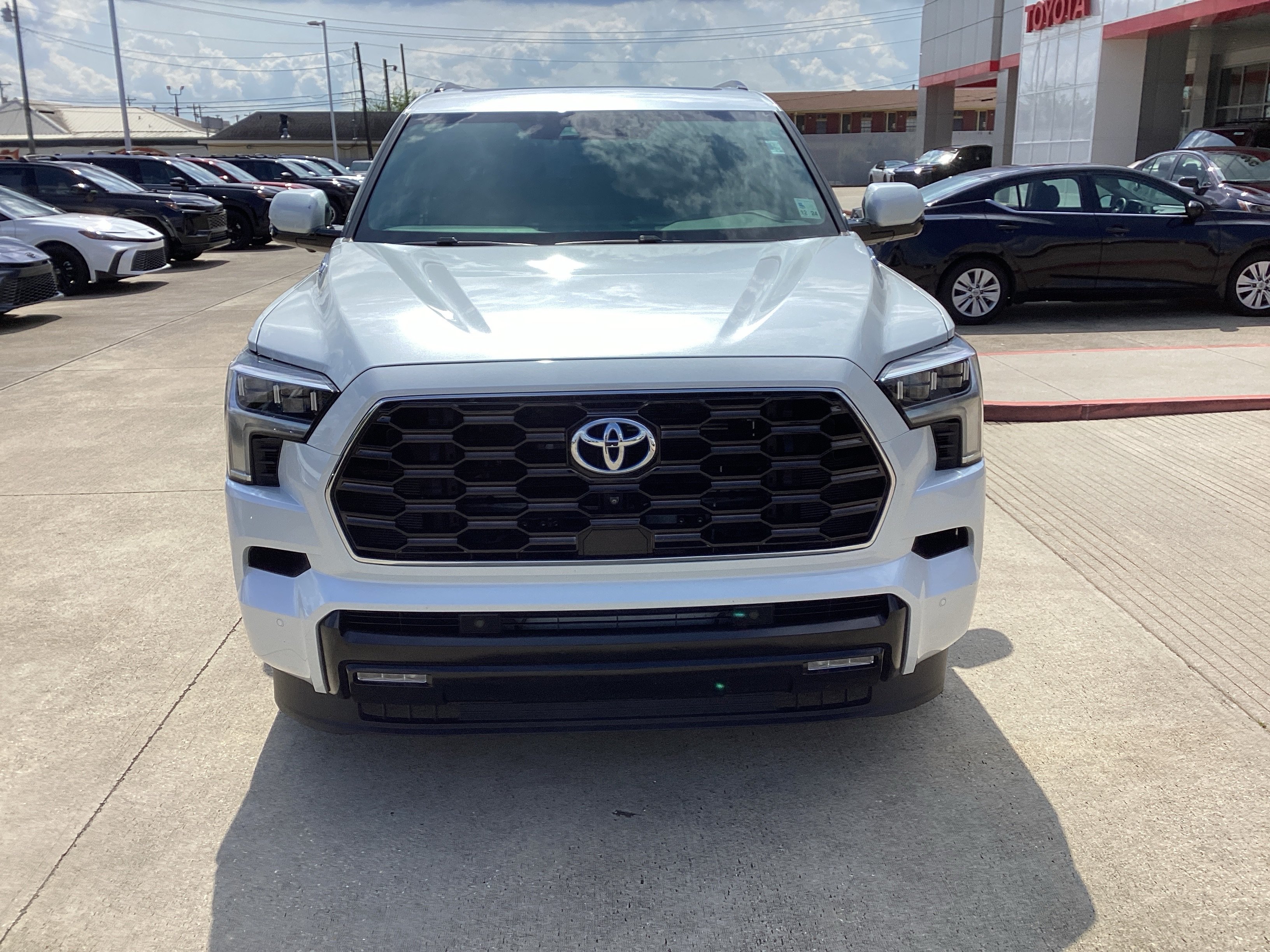 Used 2023 Toyota Sequoia Platinum AWD/4WD image 2