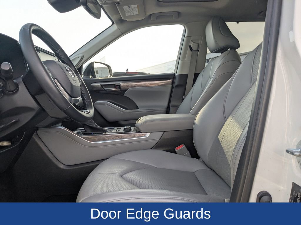 Used 2021 Toyota Highlander Limited image 14