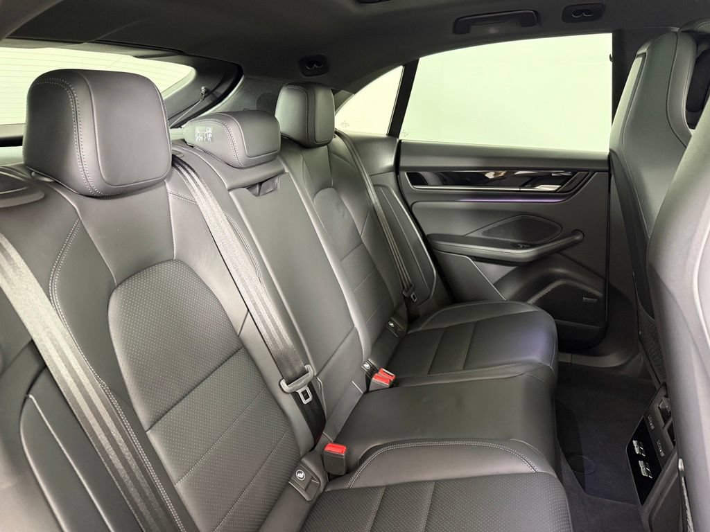 Certified 2025 Porsche Macan 4S Electric AWD/4WD image 18