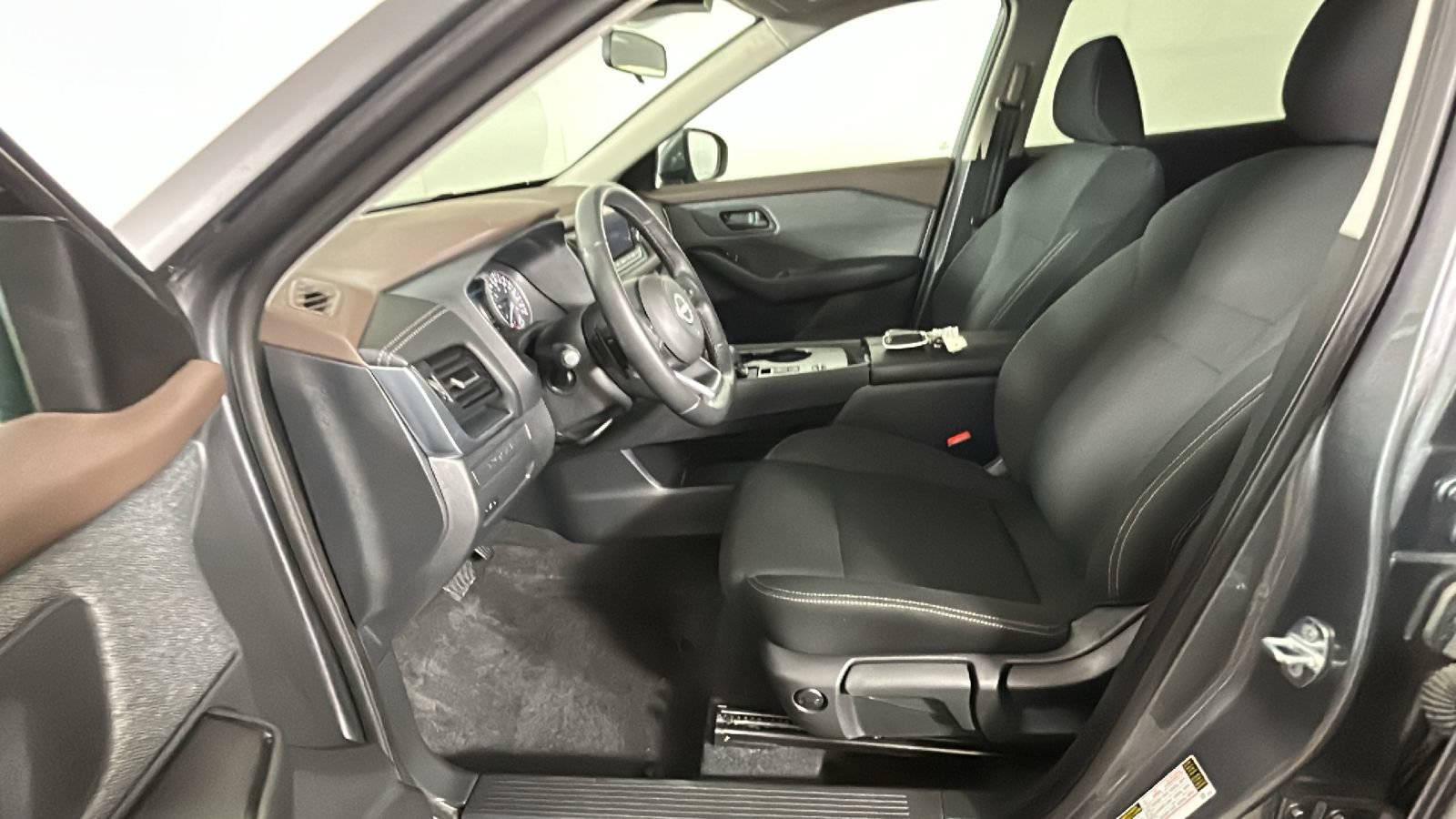 Used 2023 Nissan Rogue FWD image 12