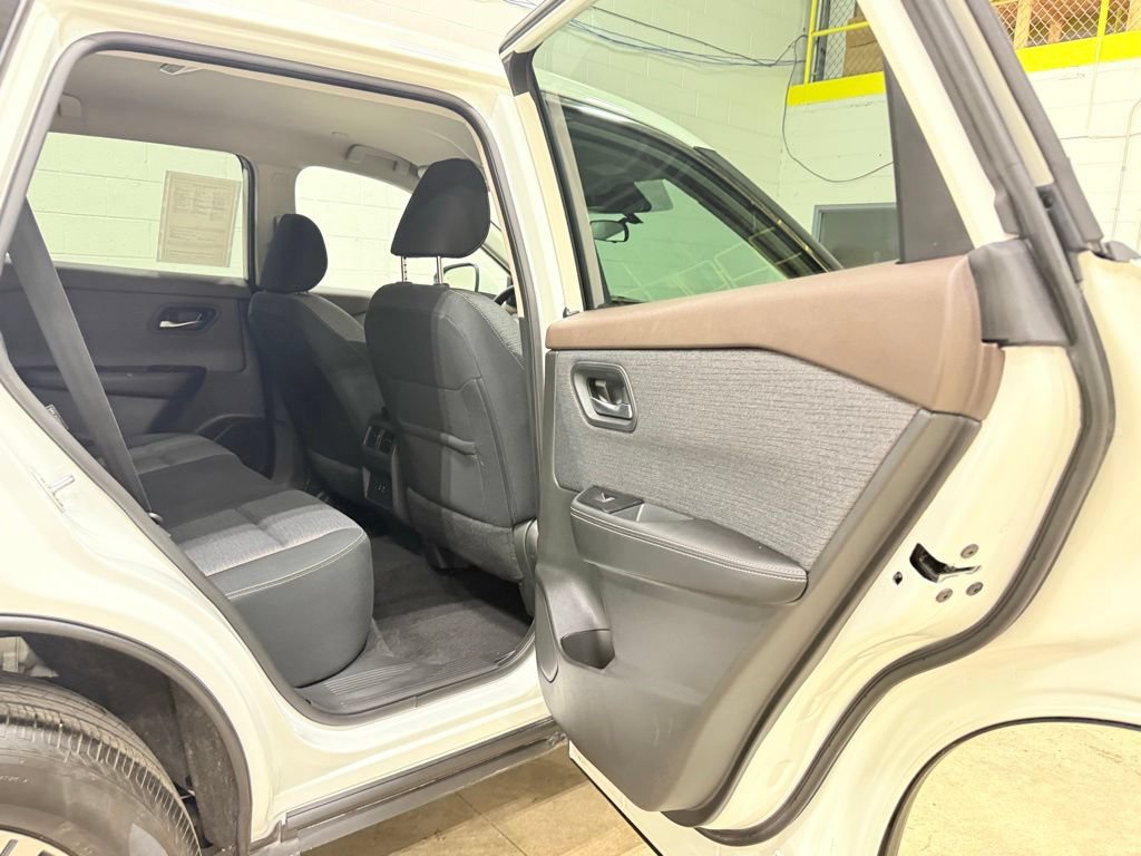 Used 2023 Nissan Rogue SV AWD/4WD image 43