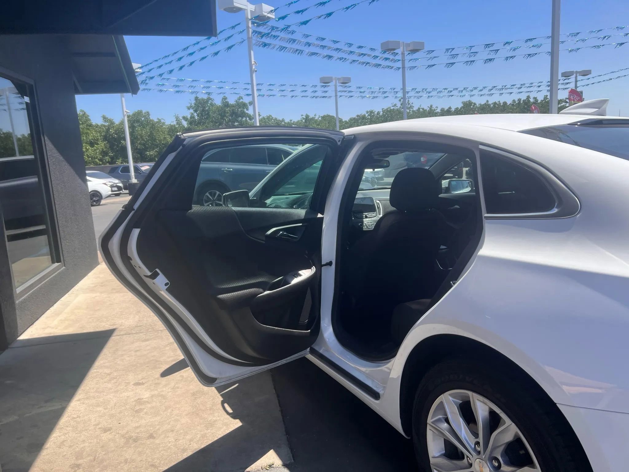 Used 2023 Chevrolet Malibu LT image 9