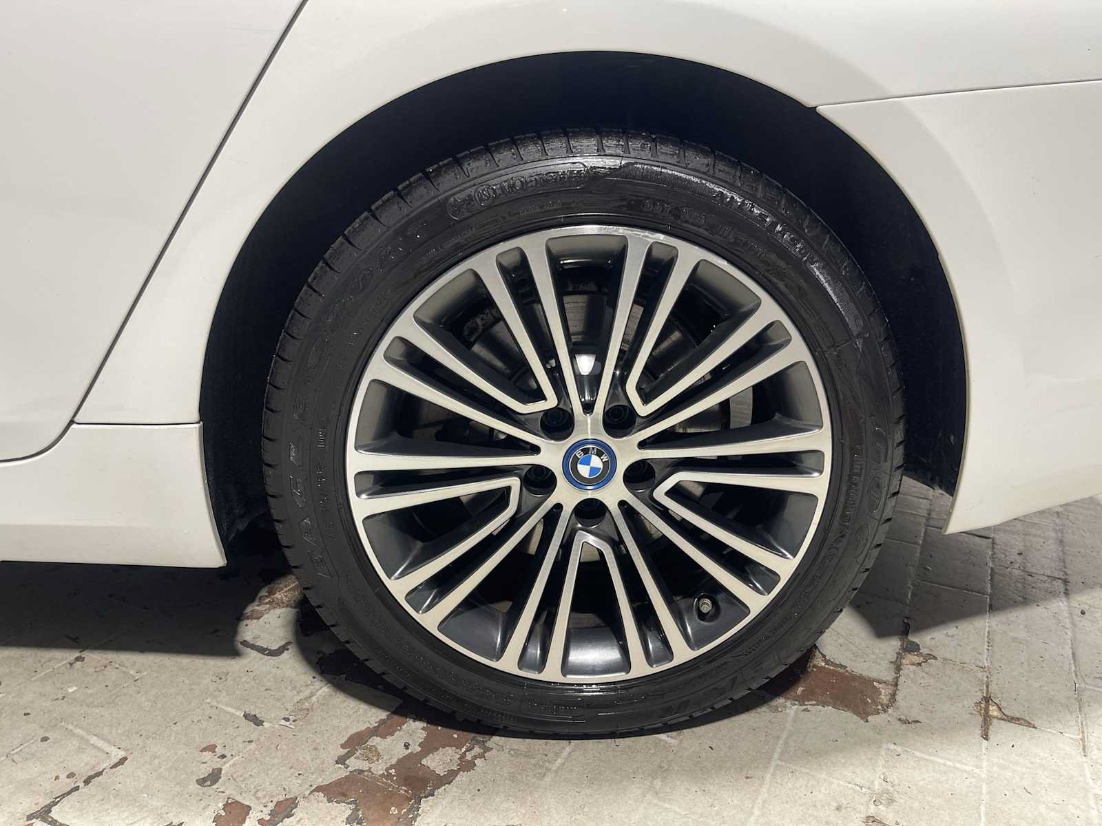 Used 2018 BMW 530e xDrive AWD/4WD image 8