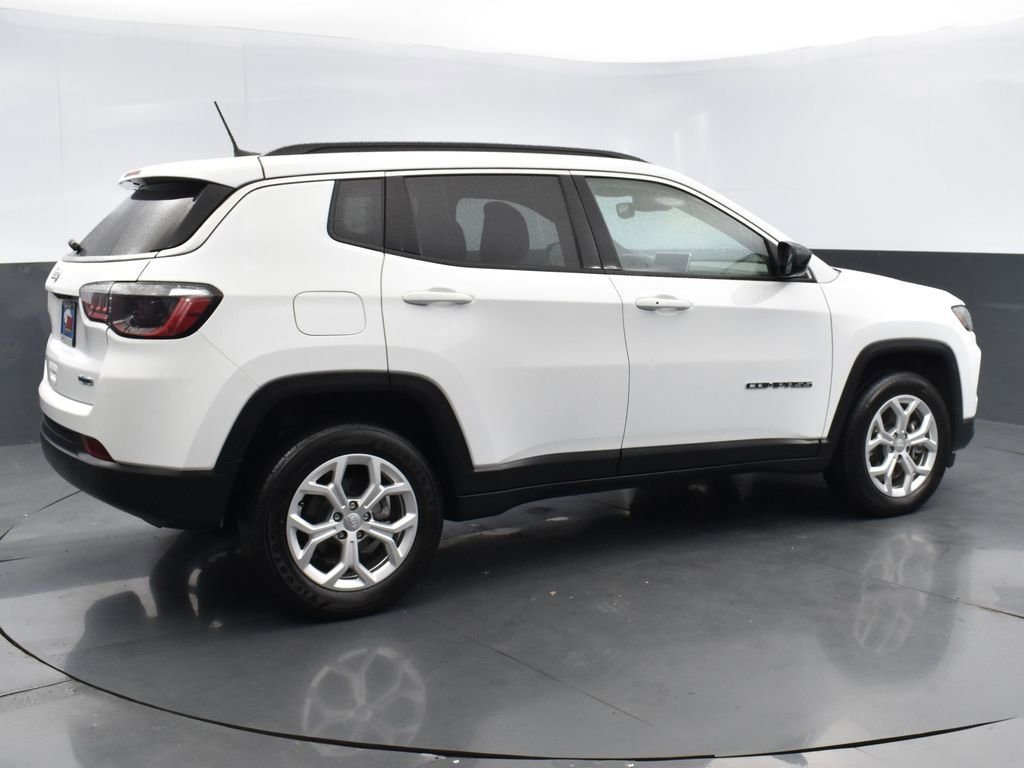 Used 2024 Jeep Compass Latitude image 4