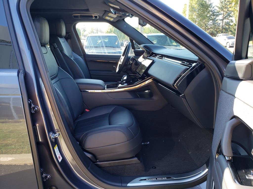 New 2025 Land Rover Range Rover Sport Dynamic SE image 17