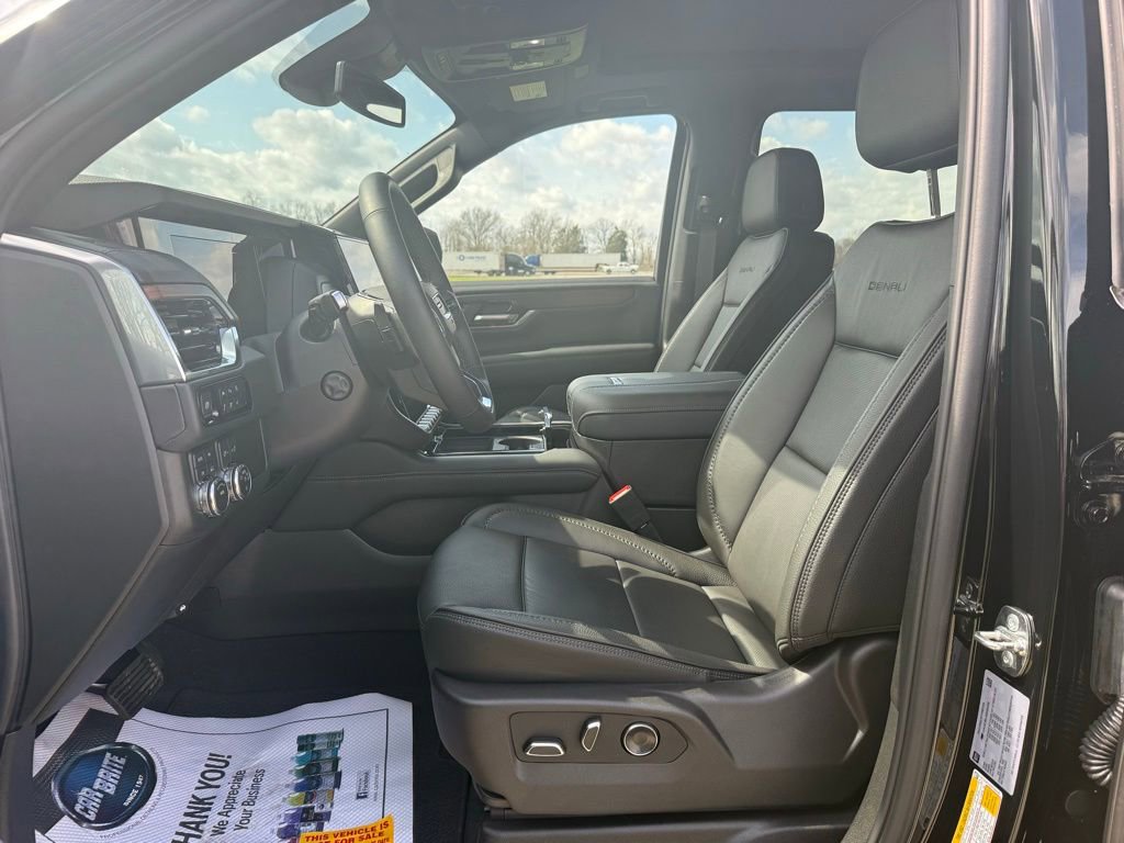 Used 2025 GMC Yukon XL Denali w/ Sun & Power Step Package image 34