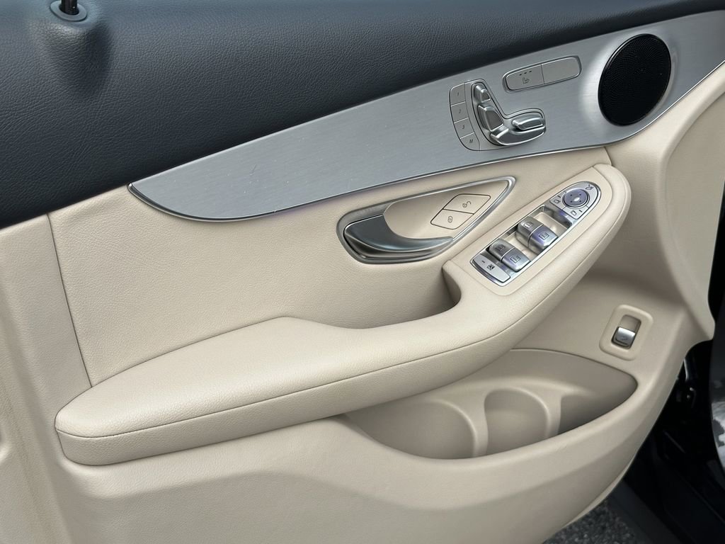 Certified 2022 Mercedes-Benz GLC 300 image 11