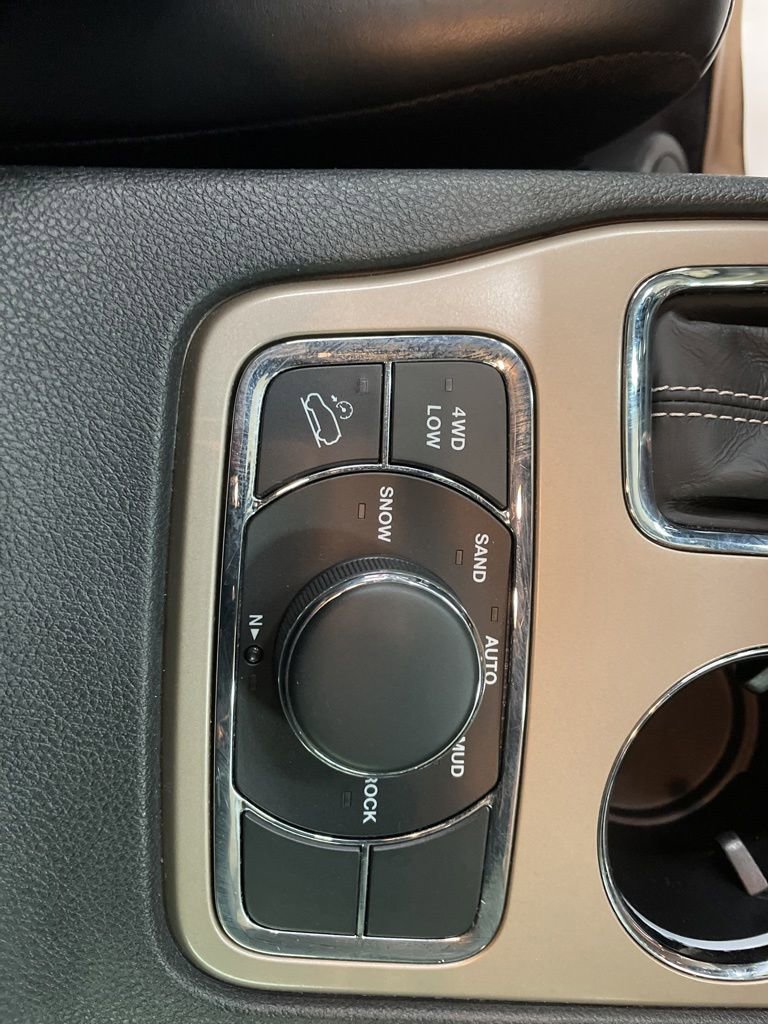Used 2016 Jeep Grand Cherokee Limited w/ Luxury Group II AWD/4WD image 26