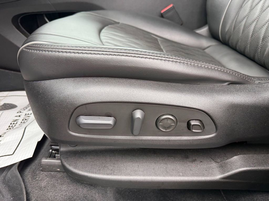 Used 2023 Buick Enclave Avenir image 13