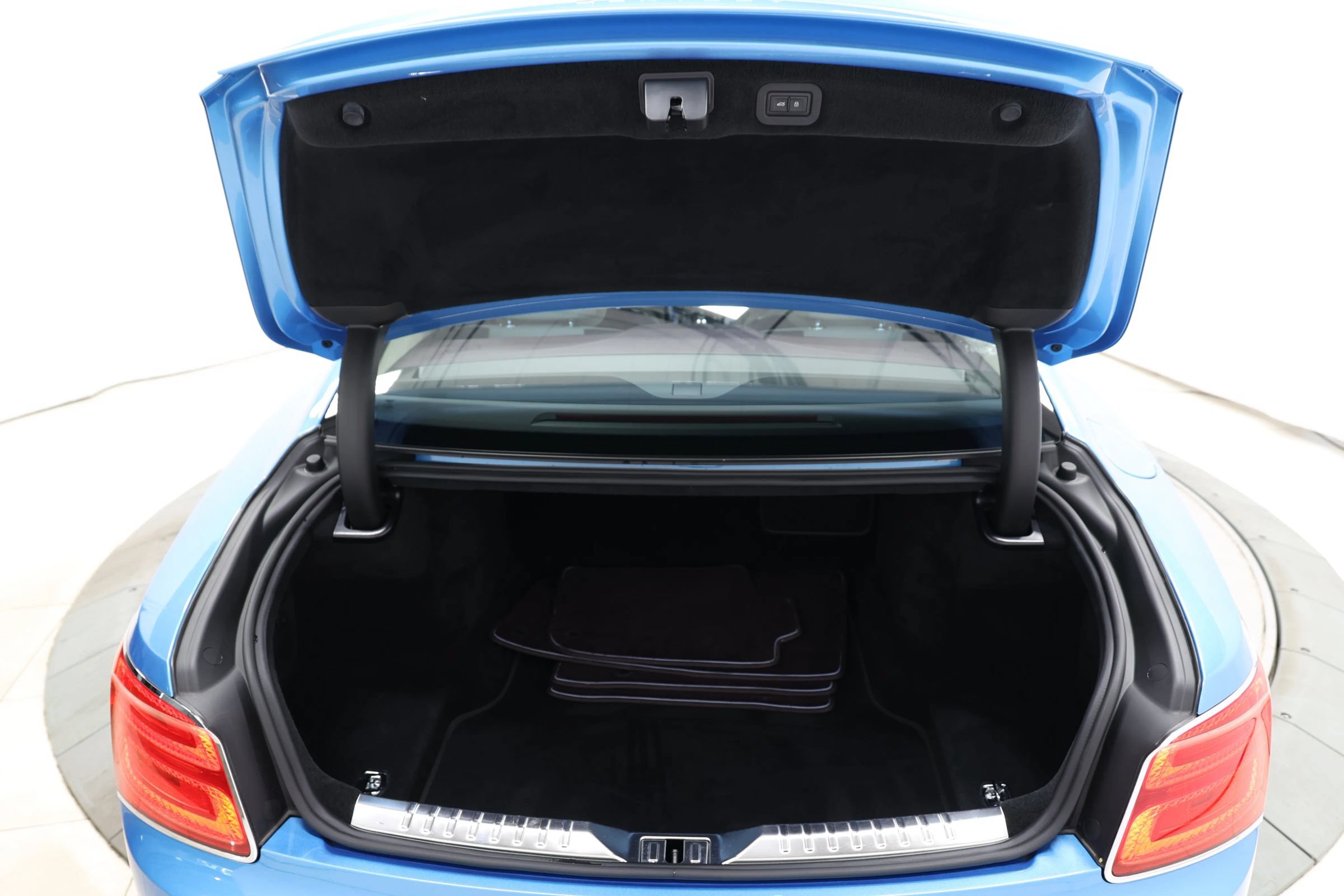 Used 2022 Bentley Flying Spur V8 AWD/4WD image 95