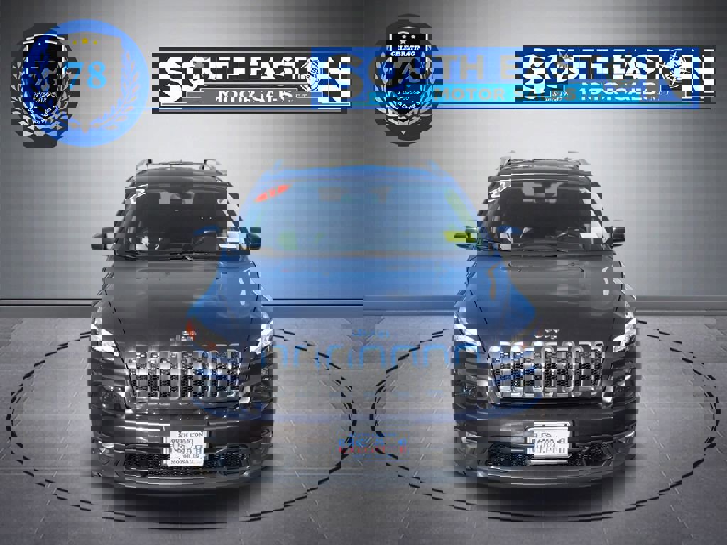 Used 2017 Jeep Cherokee Latitude w/ True North Edition image 3