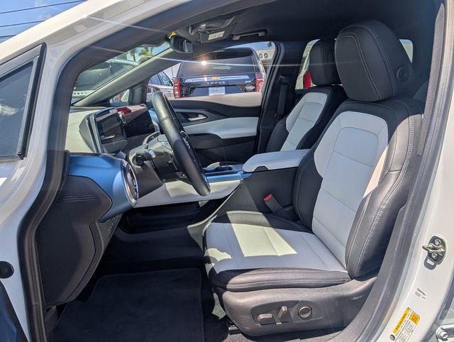 Used 2025 Chevrolet Equinox EV LT FWD image 9