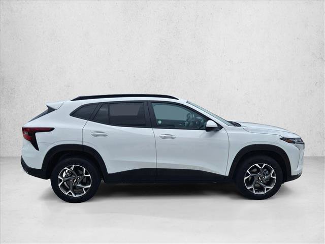Used 2025 Chevrolet Trax LT w/ LT Convenience Package FWD image 4