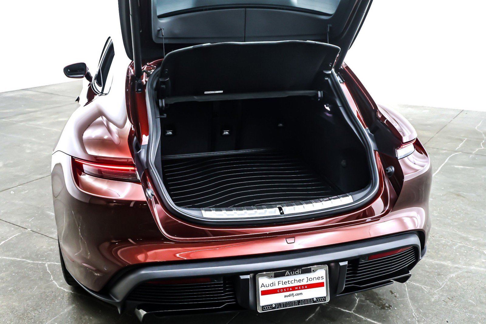 Used 2023 Porsche Taycan GTS image 21