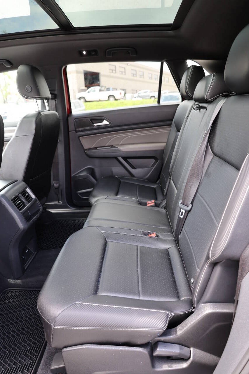 Used 2022 Volkswagen Atlas Cross Sport SE AWD/4WD image 16