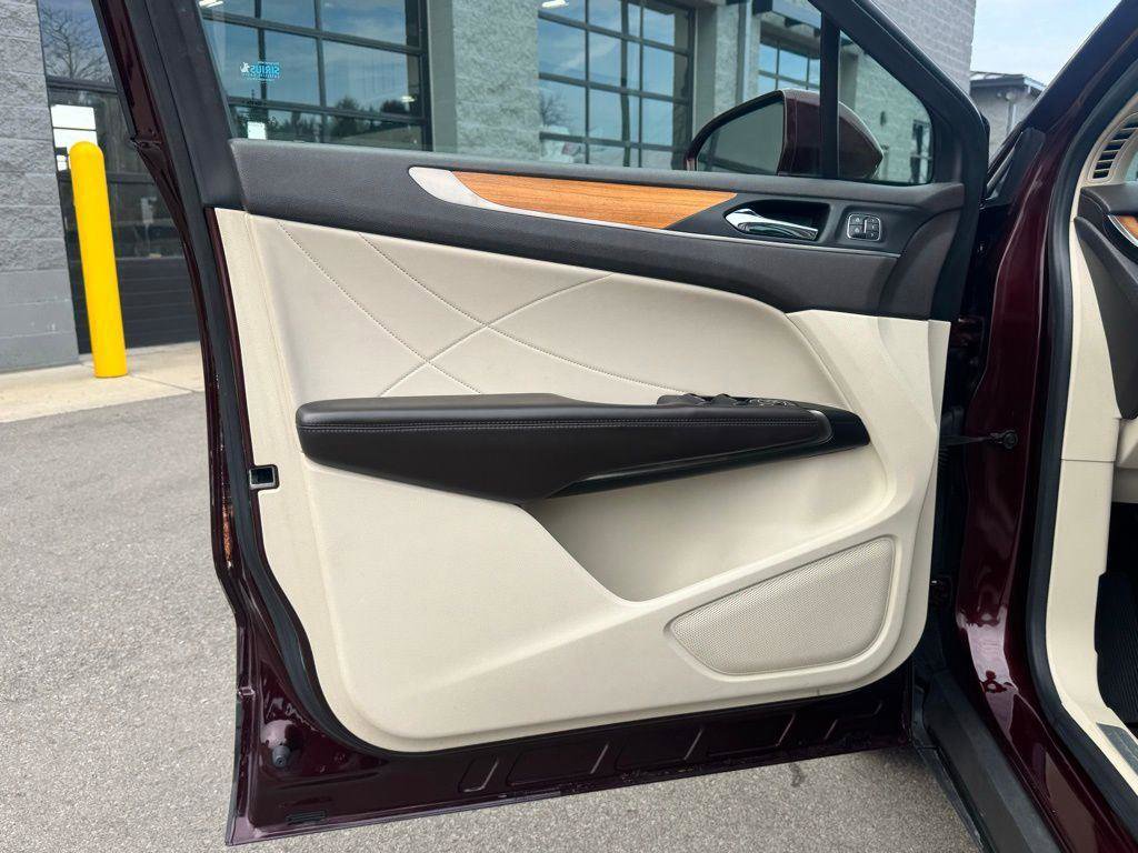 Used 2016 Lincoln MKC Reserve w/ Lincoln MKC Climate Package image 38