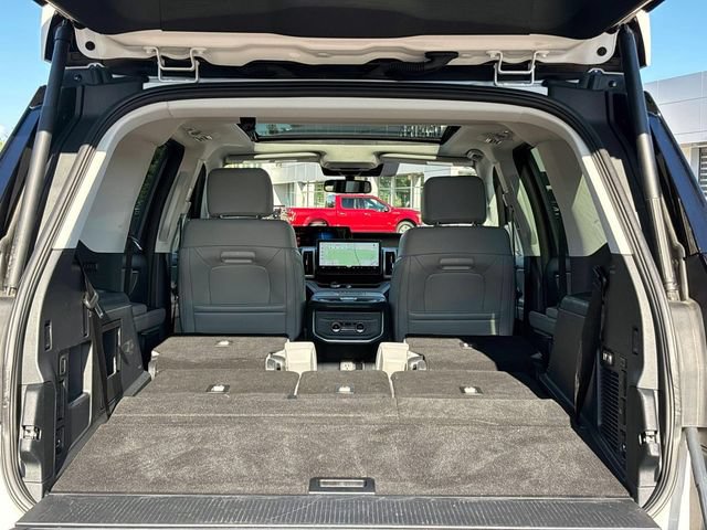 Used 2025 Ford Expedition Active AWD/4WD image 19