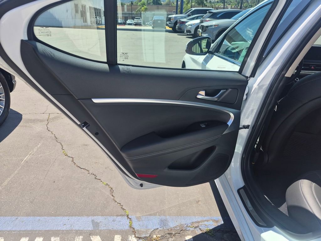 Used 2026 Genesis G70 2.5T image 25