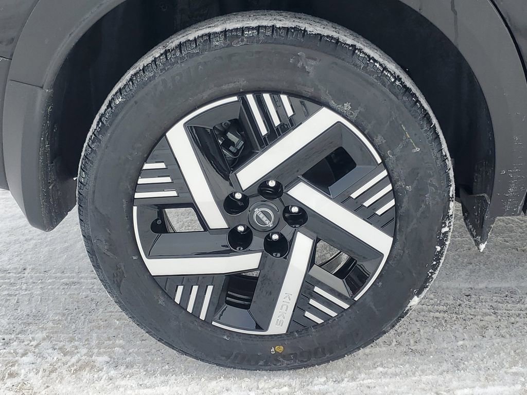 New 2026 Nissan Kicks SV w/ Cold Weather Package FWD image 5