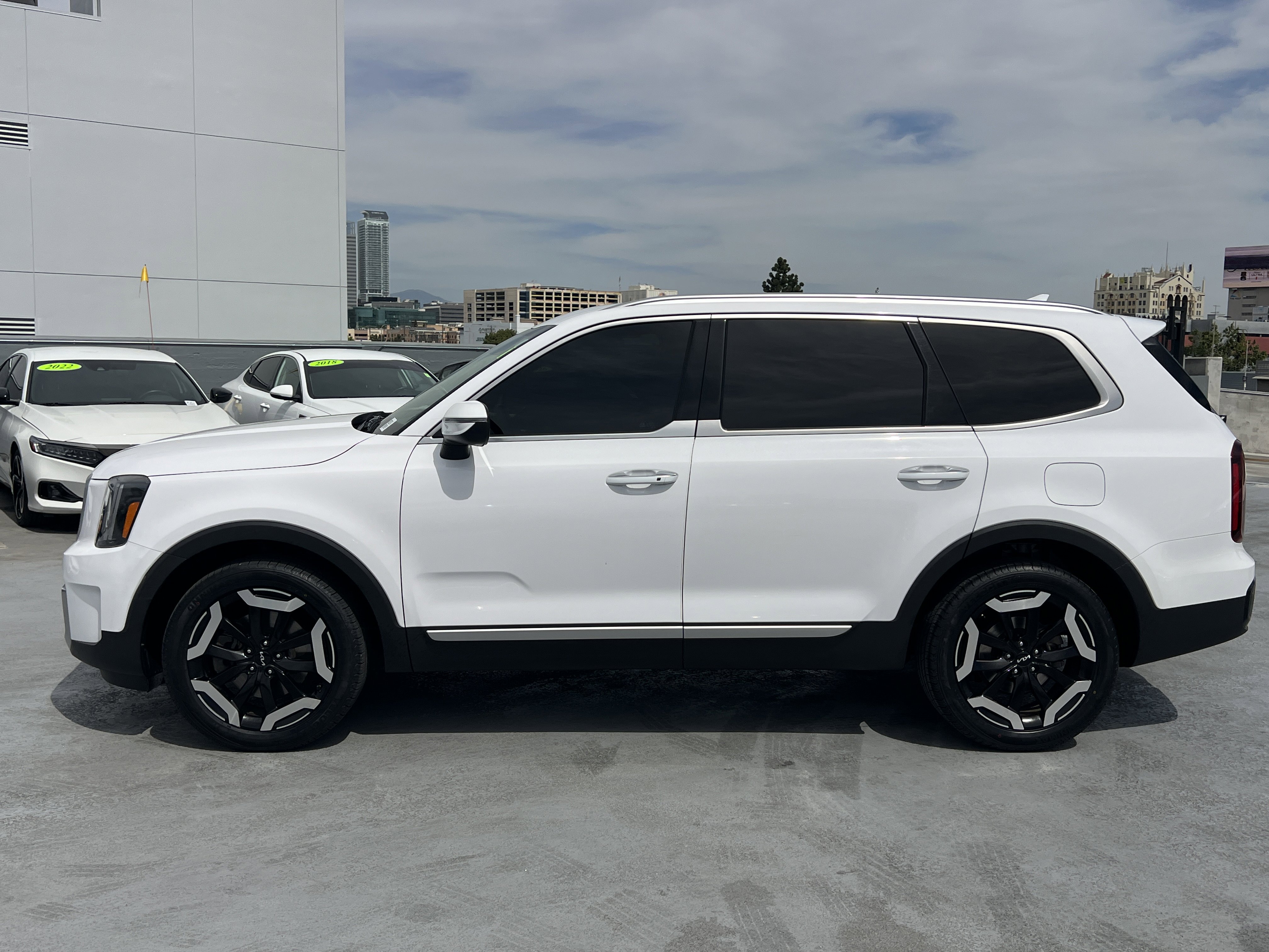 Certified 2023 Kia Telluride S image 3